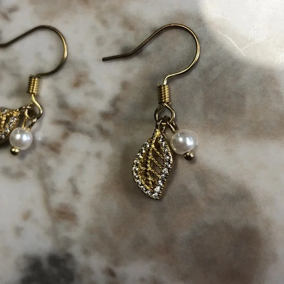 earring - Picture 2 of 3